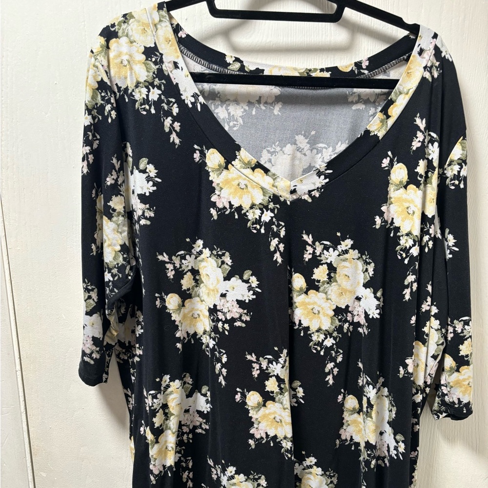 Floral v neck 3/4 sleeve